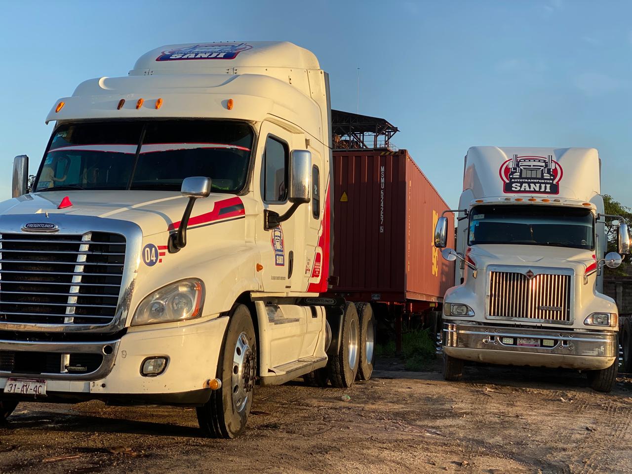 Camión Sanji con contenedor